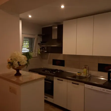 Loza-holiday Home,kuca Za Odmor Apartmán