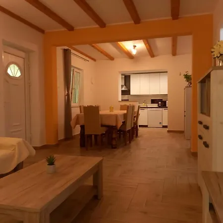 Loza-holiday Home,kuca Za Odmor Apartment Srima